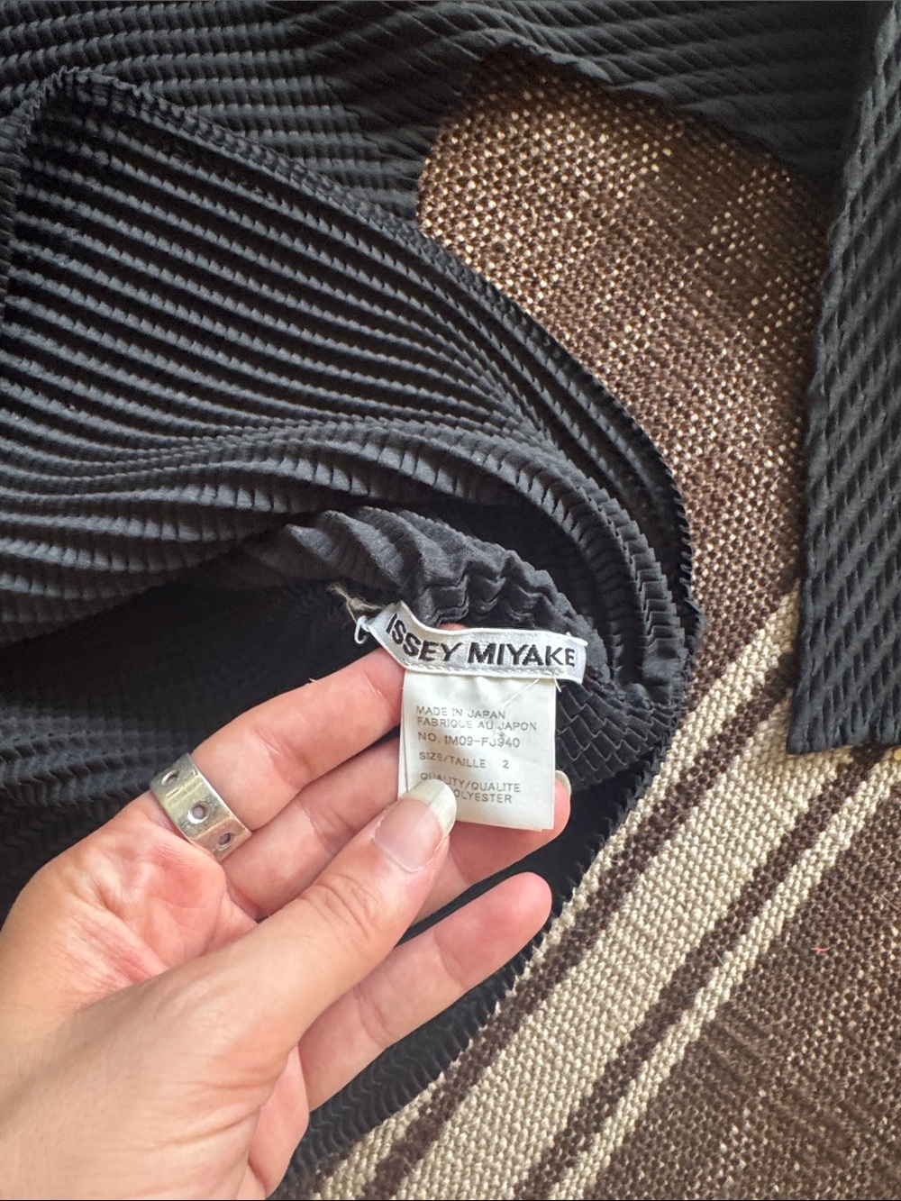 Issey Miyake Ribbed V-Neck Pleated Top in Black - Picture 5 of 5